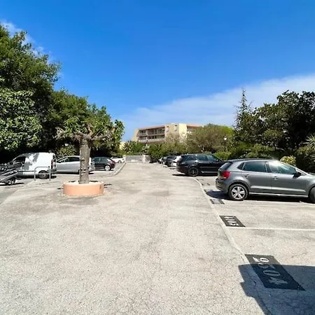 Apartment Avec Jardin Au Coeur De Saint-tropez. Saint-Tropez